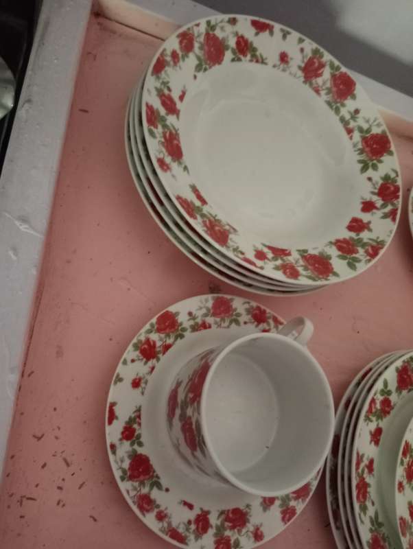 VINTAGE 20 PIECE PARTLY ENGLISH ROSE TEASET