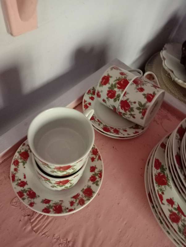 VINTAGE 20 PIECE PARTLY ENGLISH ROSE TEASET