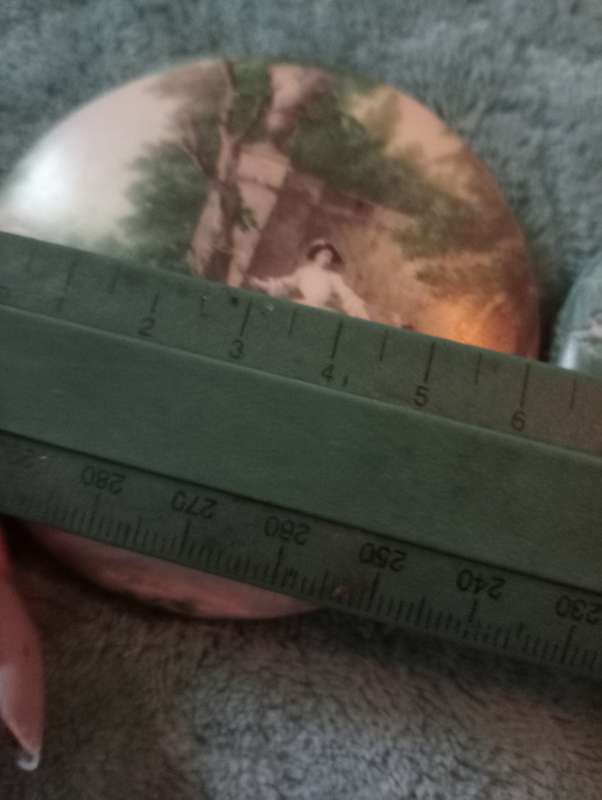 2 SMALL ANTIQUE PLASTER DECORATIONS