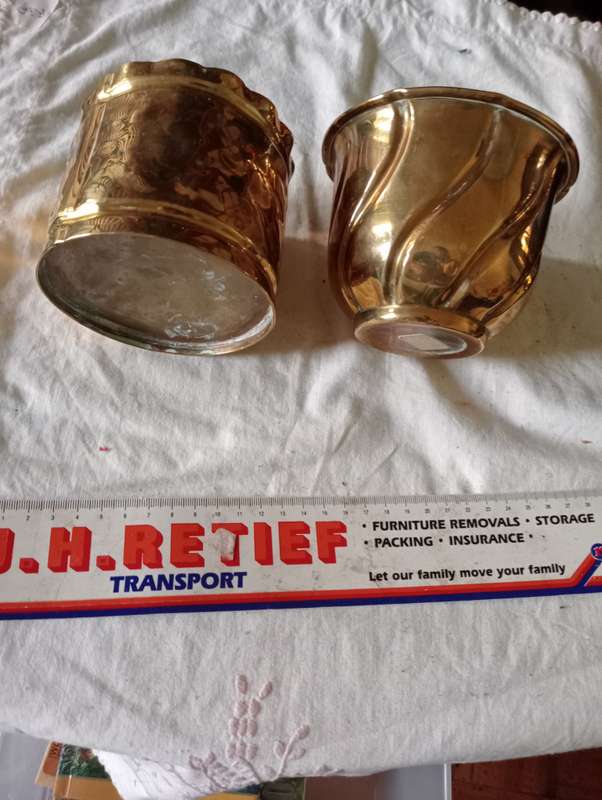 2 VINGTAGE BRASS PLANT HOLDERS
