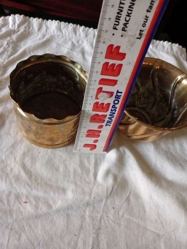 2 VINGTAGE BRASS PLANT HOLDERS