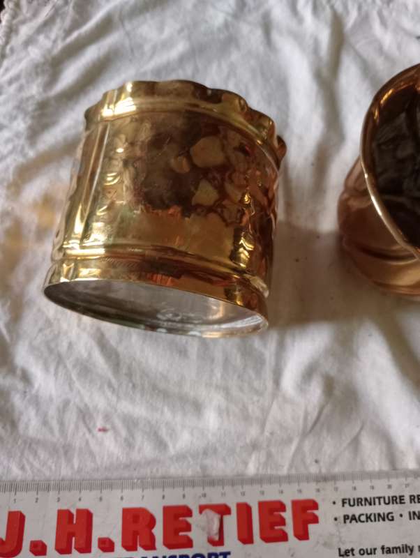 2 VINGTAGE BRASS PLANT HOLDERS