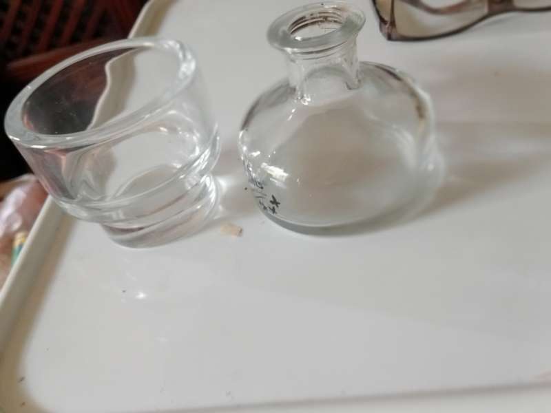 2 SMALL GLASS HOLDERS