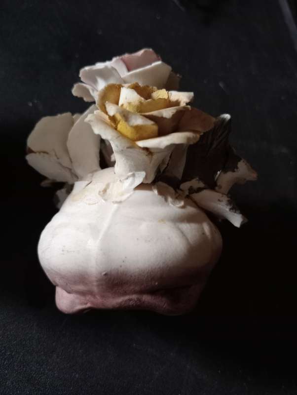 2 VINTAGE SMALL PORCELAIN FLOWER DECORATION