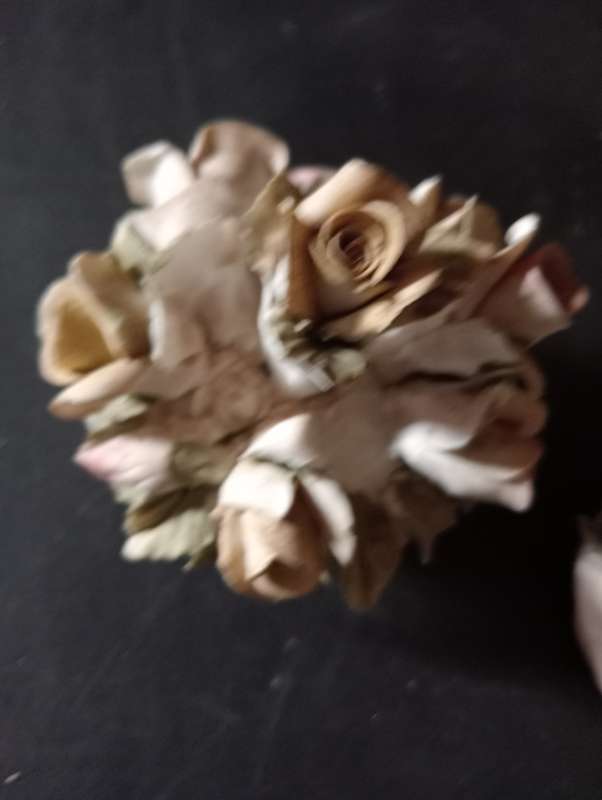 2 VINTAGE SMALL PORCELAIN FLOWER DECORATION