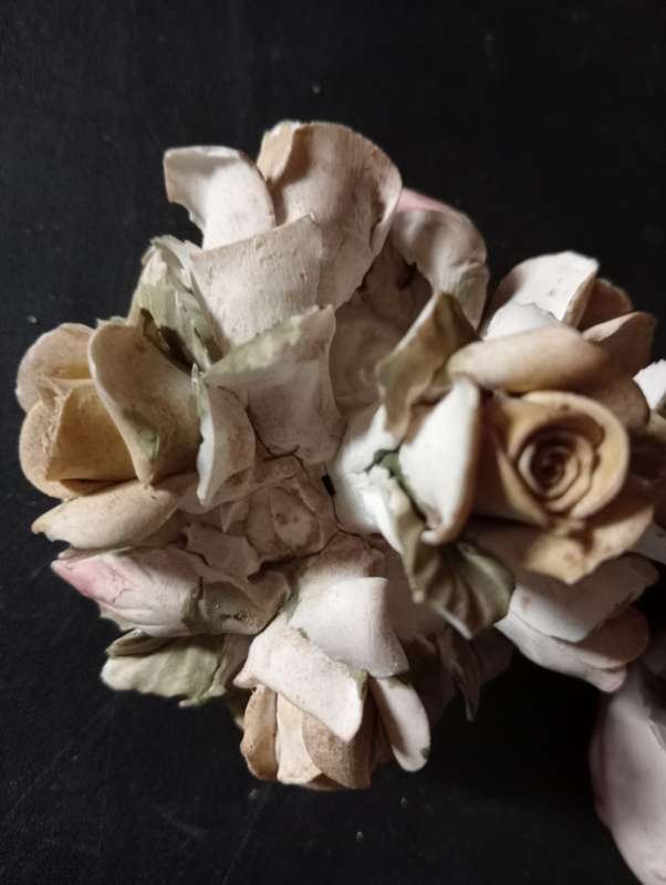 2 VINTAGE SMALL PORCELAIN FLOWER DECORATION