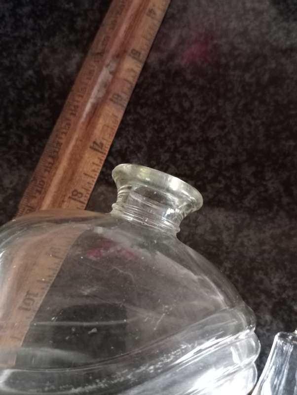 2 VINTAGE PERFUME BOTTLES
