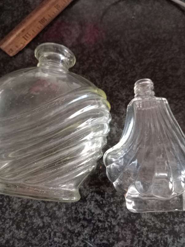 2 VINTAGE PERFUME BOTTLES