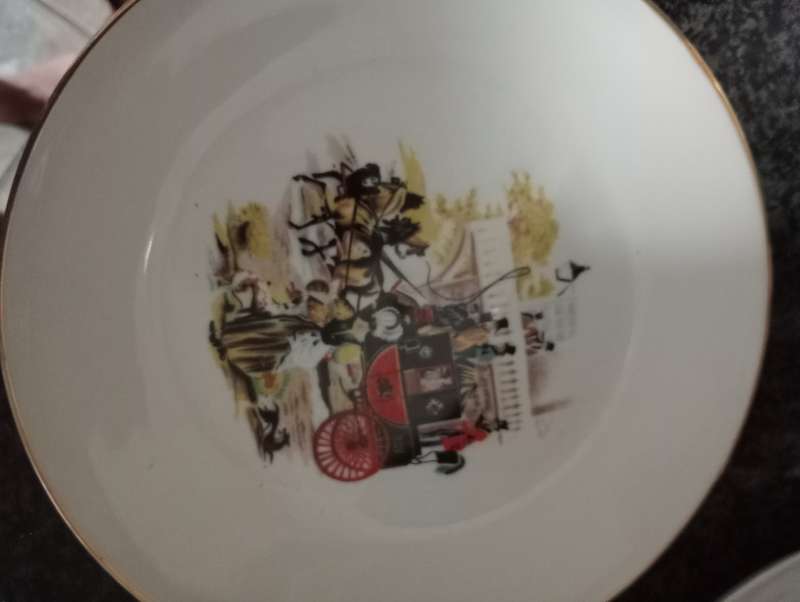 2 VINTAGE SIDE PLATES