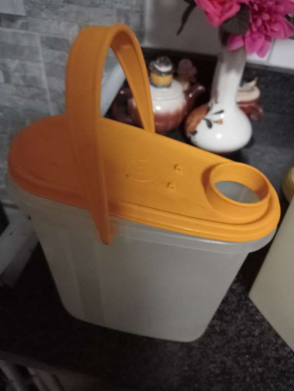 2 VINTAGE TUPPERWARE HOLDERS