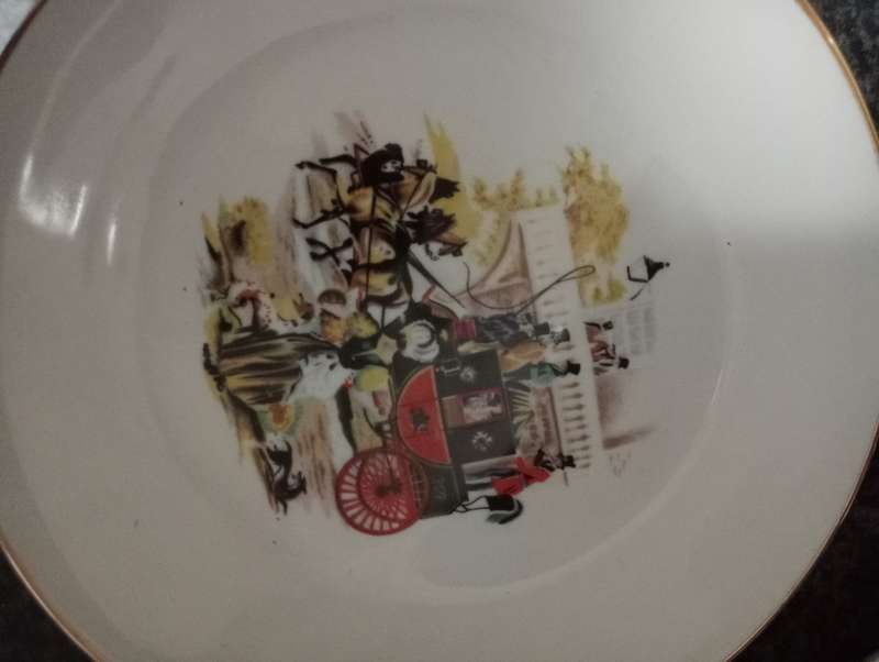 2 VINTAGE SIDE PLATES