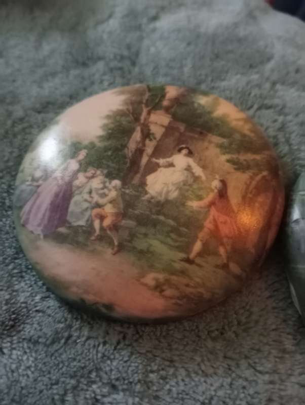 2 SMALL ANTIQUE PLASTER DECORATIONS