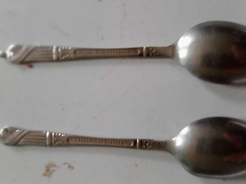 2 vintage collectable  spons