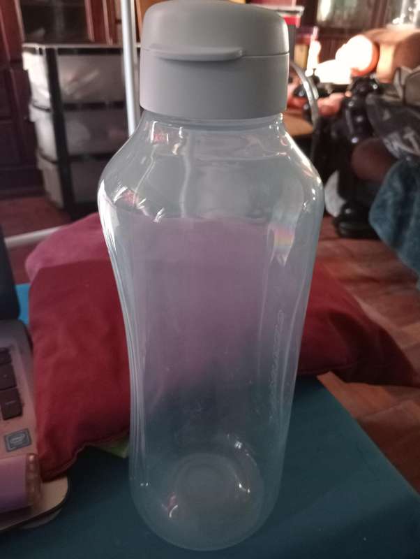 NEW TUPPERWARE WATER BOTTLE 2 LITRE