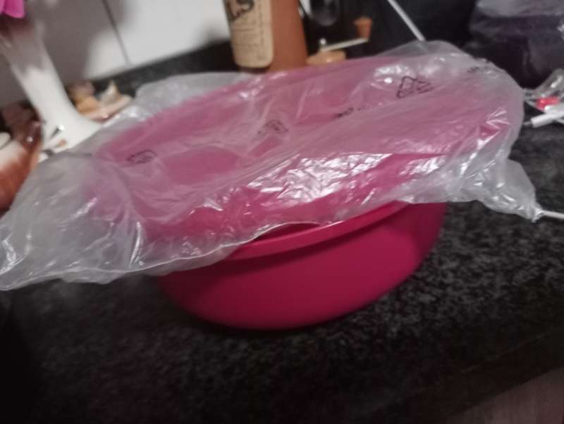 2 litre Tupper bowl with lid