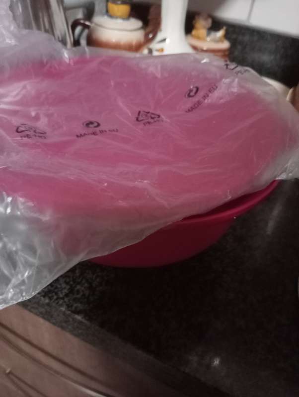 2 litre Tupper bowl with lid