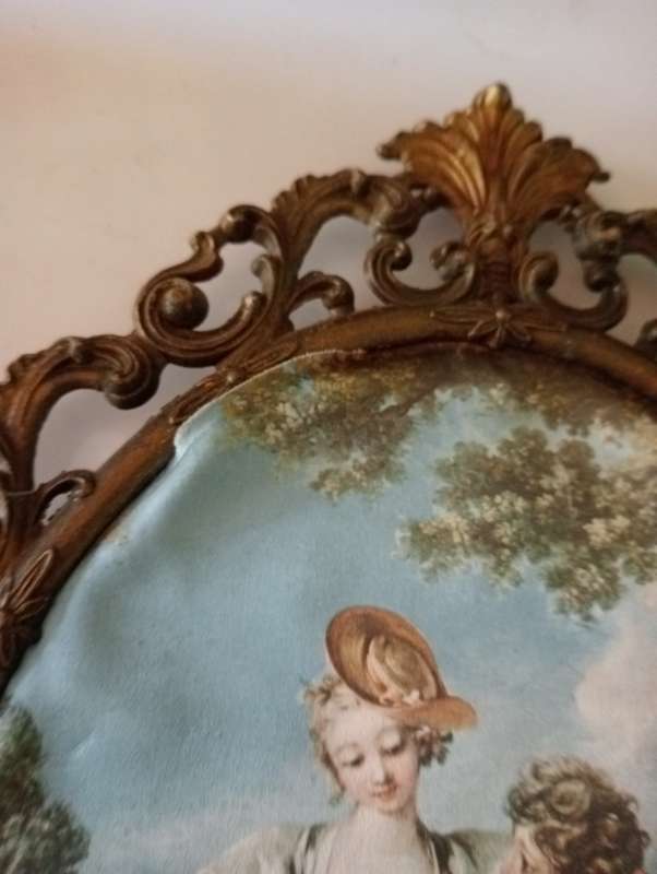 VINTAGE 30CM ITALIAN FRAME WITH SILK PRINT