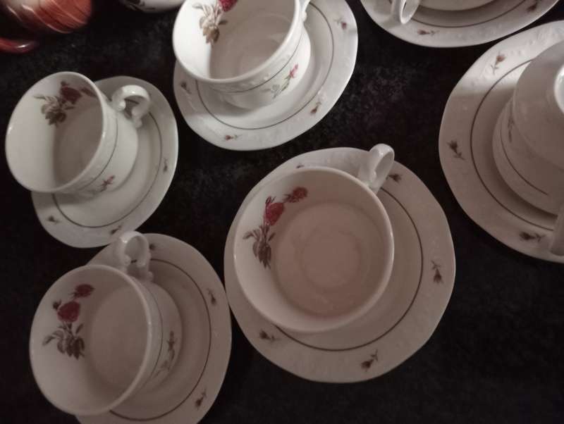 VINTAGE 37 PIECE ROYAL HUGUENOT SET