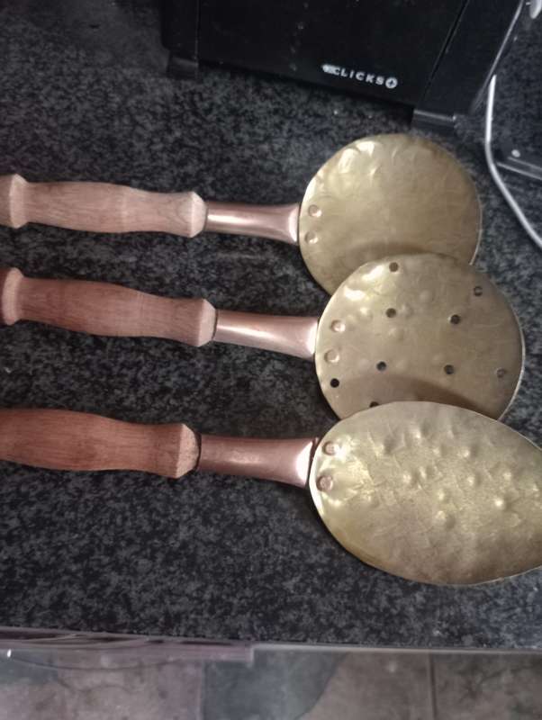 3 VINTAGE HANGING COPPER BRASS UTENSILS