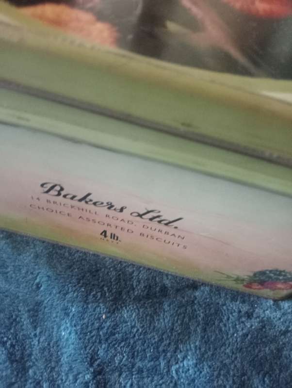 VINTAGE 4LB BAKERS TIN