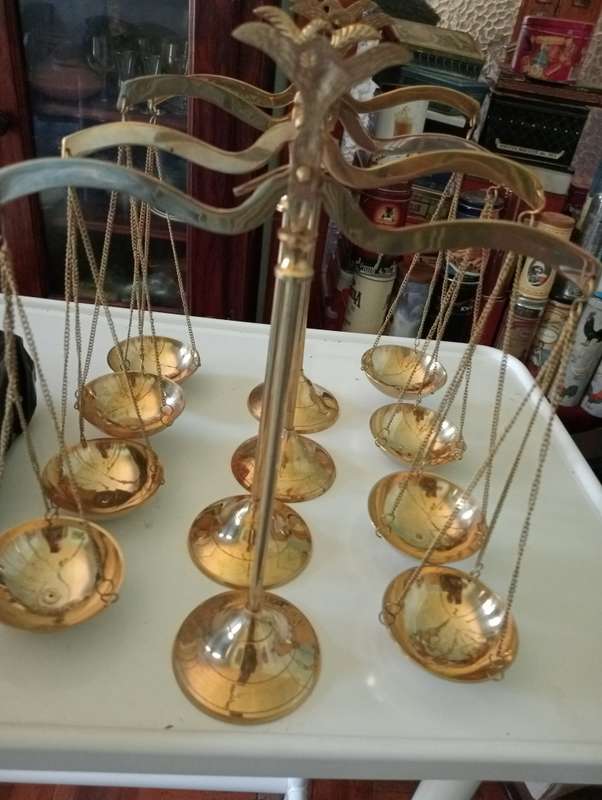 4 VINTAGE BRASS BALANCING SCALES
