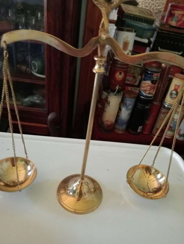 4 VINTAGE BRASS BALANCING SCALES
