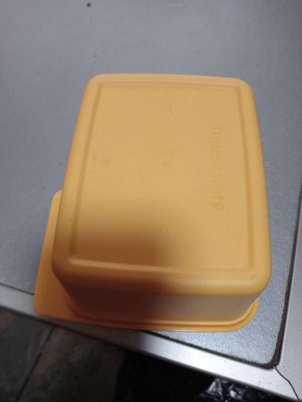 NEW YELLOW TUPPERWARE HOLDER 500ML