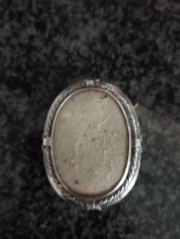 925 STERLING SIVER BROOCH WITH SILVER ARROUND