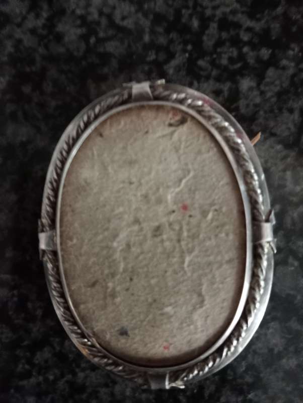 925 STERLING SIVER BROOCH WITH SILVER ARROUND