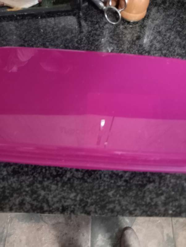 NEW 980 ML TUPPERWARE LUNCHBOX