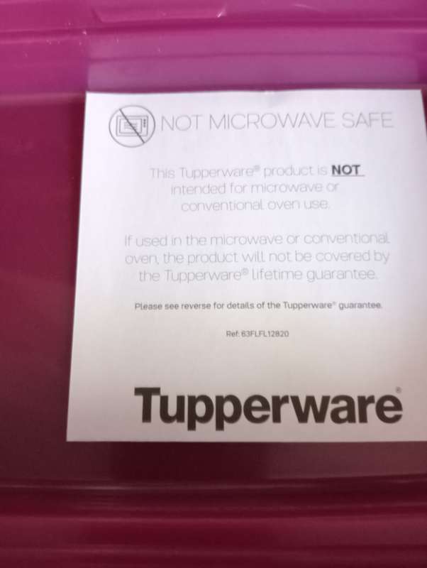 NEW 980 ML TUPPERWARE LUNCHBOX