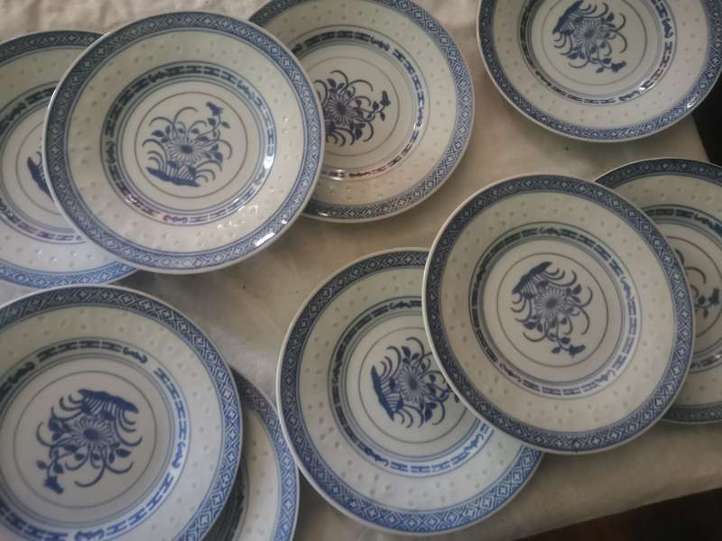 9 VINTAGE CHINA RICE EYE BOWLS
