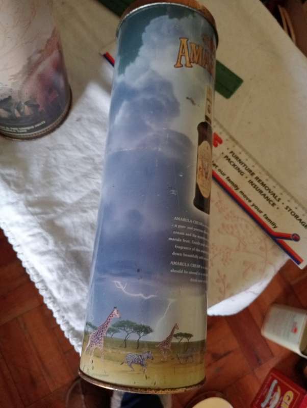 VINTAGE AMARULA TINS