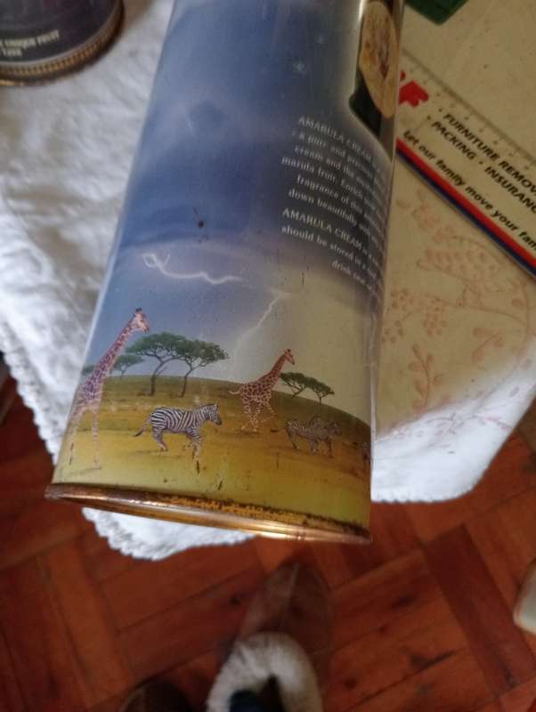 VINTAGE AMARULA TINS