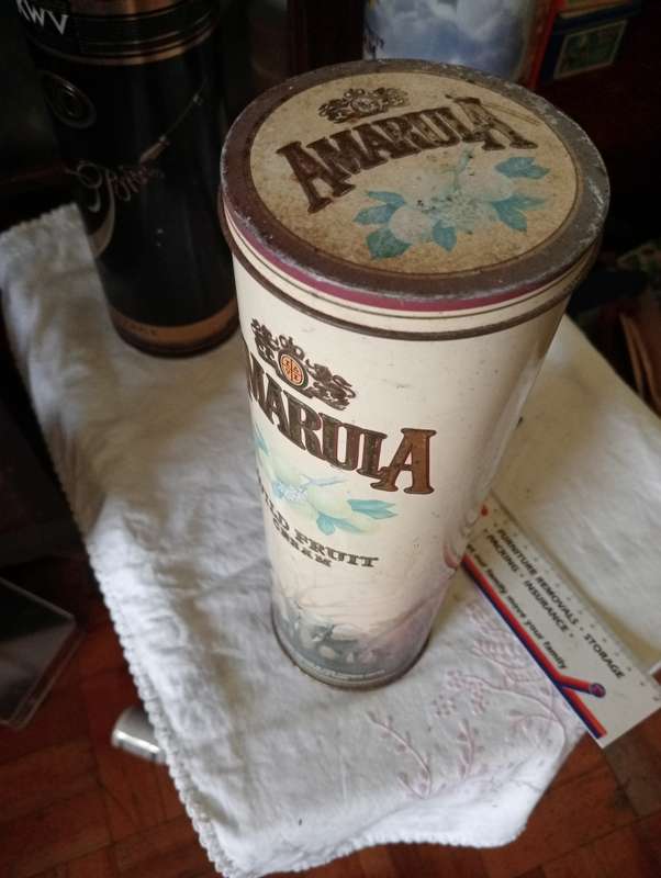 VINTAGE AMARULA TINS