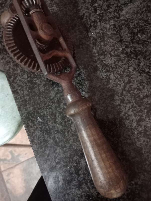 ANTIQUE HAND DRILL