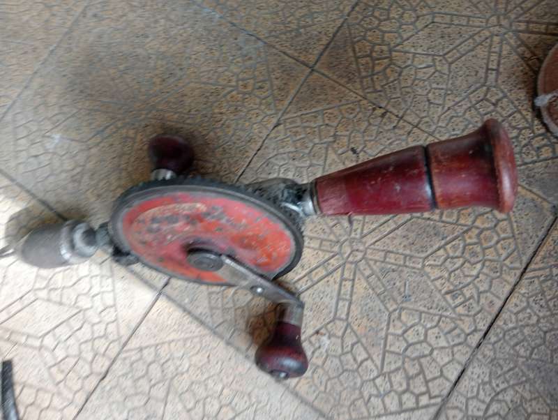 ANTIQUE HAND DRILL