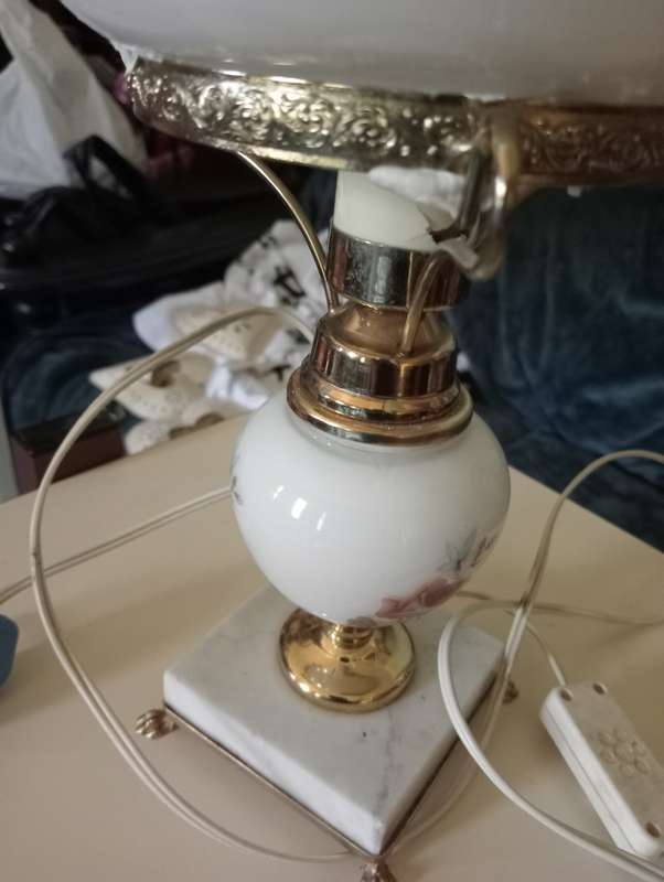 ANTIQUE PORCELAIN LAMP WITH BRASS