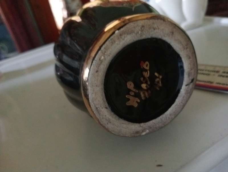 ANTIQUE BLACK PORCELAIN VASE