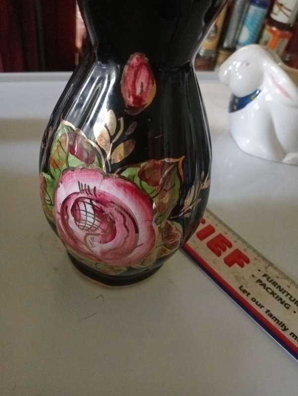 ANTIQUE BLACK PORCELAIN VASE