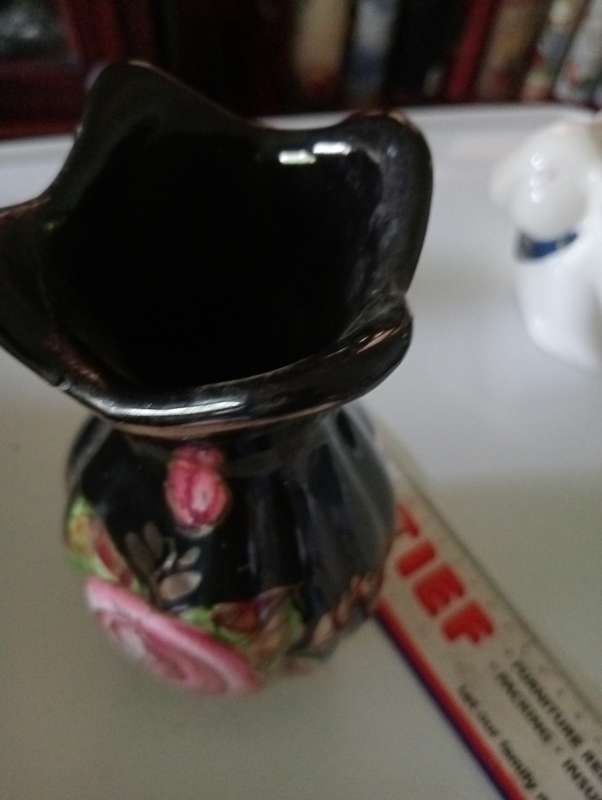 ANTIQUE BLACK PORCELAIN VASE