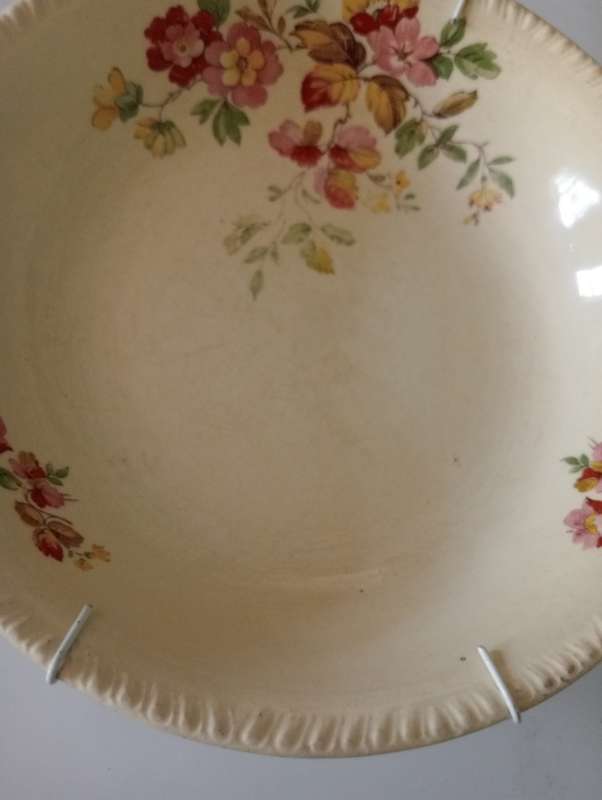 ANTIQUE SWINNERTON STAFFORDSHIRE ENGLAND WALL PLATE WITH HANGER