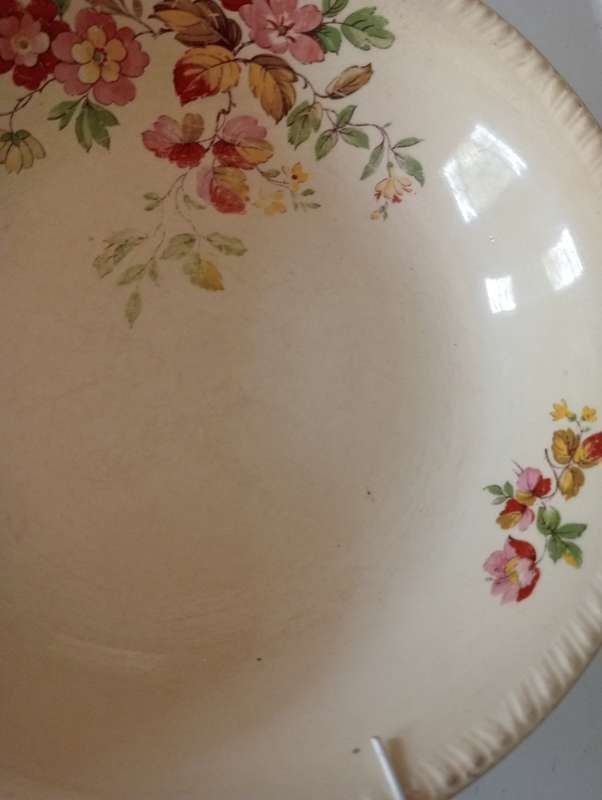 ANTIQUE SWINNERTON STAFFORDSHIRE ENGLAND WALL PLATE WITH HANGER