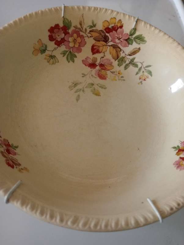 ANTIQUE SWINNERTON STAFFORDSHIRE ENGLAND WALL PLATE WITH HANGER