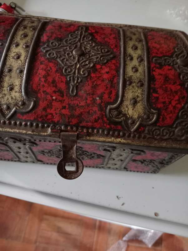 ANTIQUE COLLECTABLE  TIN