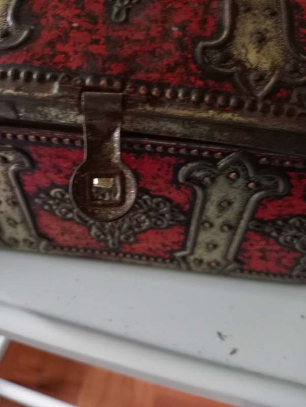 ANTIQUE COLLECTABLE  TIN