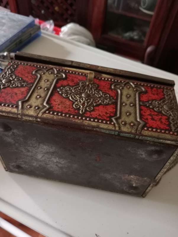 ANTIQUE COLLECTABLE  TIN