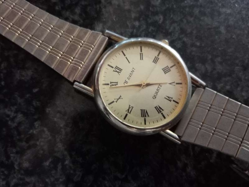 VINTAGE AVANTI QUARTZ MENS WATCH WORKING