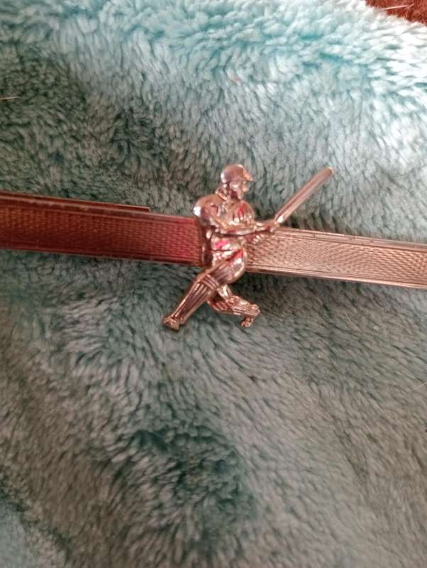 VINTAGE BATSMAN CRIKETEER TIE CLIPPER