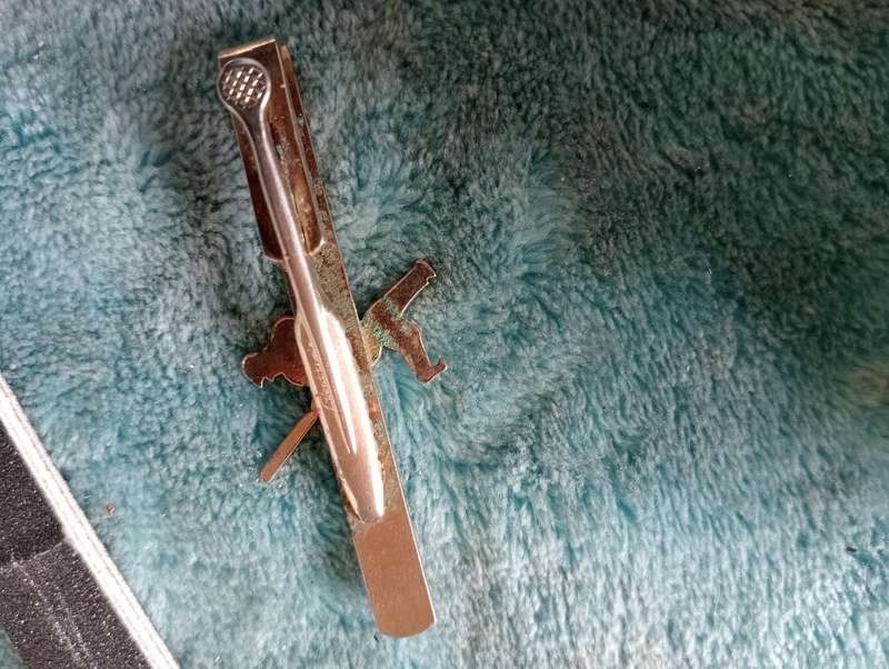 VINTAGE BATSMAN CRIKETEER TIE CLIPPER